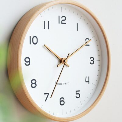 MJK钟表挂钟客厅2023新款家用时尚静音简约现代实木时钟挂墙原木
