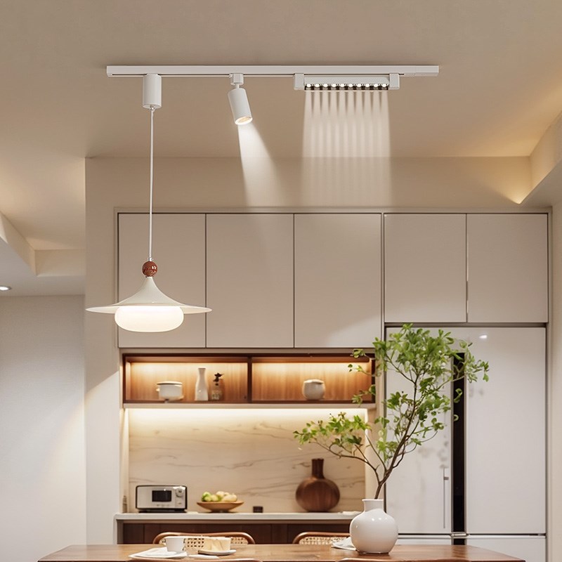 餐厅轨道吊灯2025新款复古法式中古风飞碟喇叭可移V动餐桌吧台灯