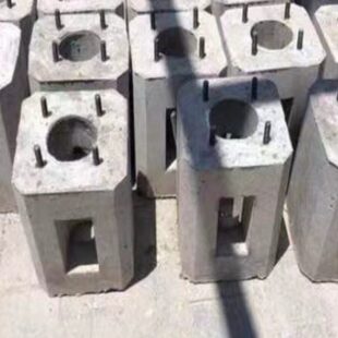 河南定制水泥墩水泥基础预埋件基础路边监控杆基础猫跳台水泥墩