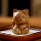 绿檀木傲娇小猫桌面气质小摆件 创意木质礼品工艺品办公桌面装 饰