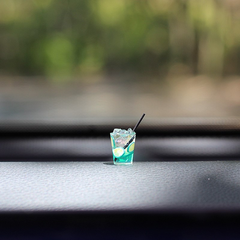 汽车车载车上车饰品中控台咖啡车内饰品L摆件车载屏幕趴趴装饰品