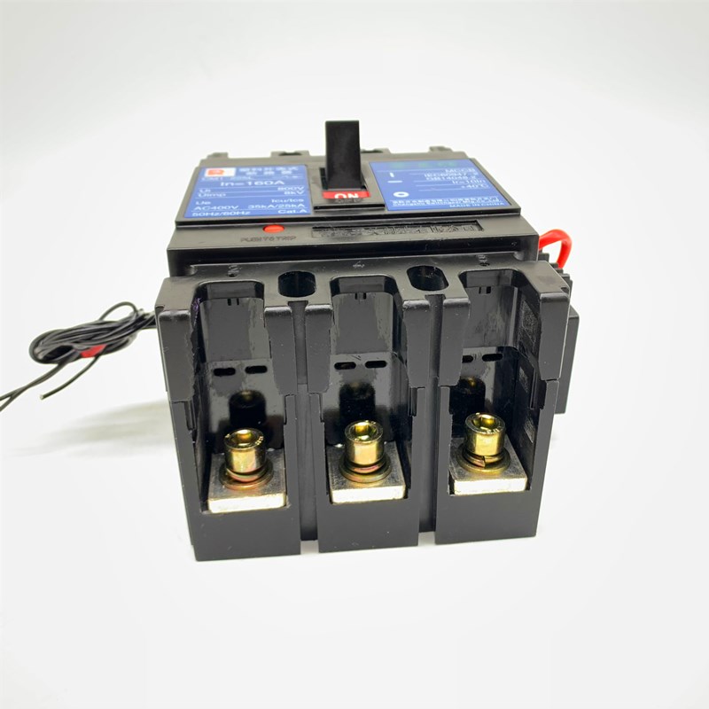 精品常熟开关塑壳断路器CM1-225L/3370 欠压脱扣+辅助 空气开关