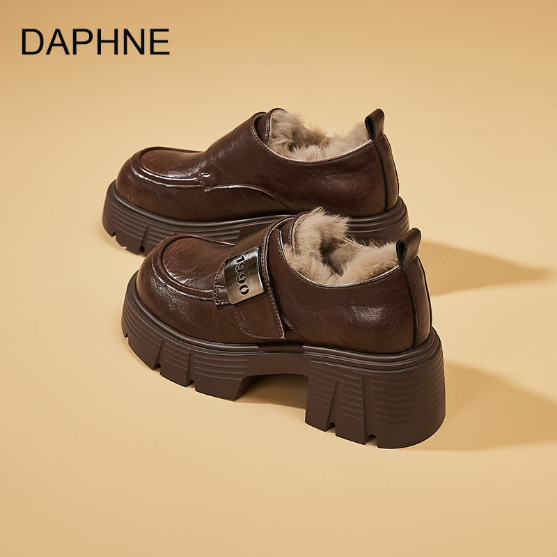 达芙妮棕色加绒乐福鞋女2025冬季新款厚底保暖棉鞋英伦风小皮鞋
