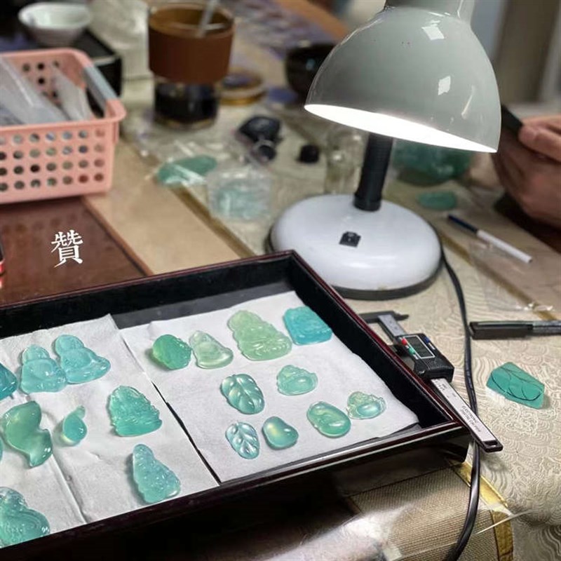 玉雕工作台灯办公桌阅读台灯雕刻木桌护眼灯写字灯和田玉打磨台灯