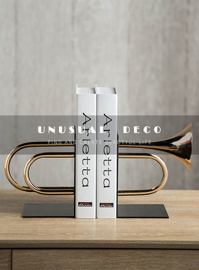 现代简约欧式轻奢金色乐器喇叭y书档客厅书房书柜样板房间桌面摆