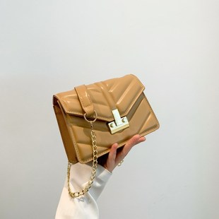 2024夏季新款车缝线链条信封包简约通勤休闲斜挎锁扣流行潮流女包