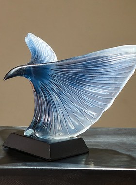 现代轻奢大鹏展翅酒柜装饰品办公室客G厅玄关样板间桌面展示柜摆