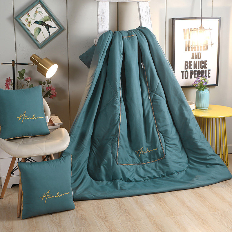 纯色刺绣抱枕被子两用儿童学生办公室午休空调被汽车午睡枕折叠毯