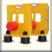 端梁防脱轨神器 单梁龙门吊防啃轨防掉轨 行车防脱轨纠偏安全装 置