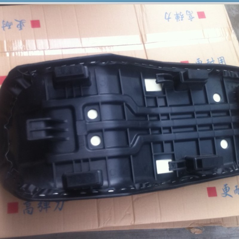 适用铃木锐爽摩托配件E125-2/2A/2E/2F座包坐垫皮鞍座总成