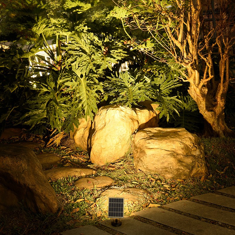 高档新款太阳能户外灯家用庭院灯射灯花园照明防水草坪投光灯