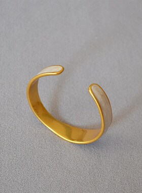 日韩厚重黄铜电镀复古金白色珠光珐D琅开口可调节个性不规则手镯