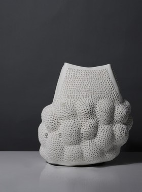 空合现代创意轻奢样板间读书人物摆件多J孔花器客厅电视柜书房搭