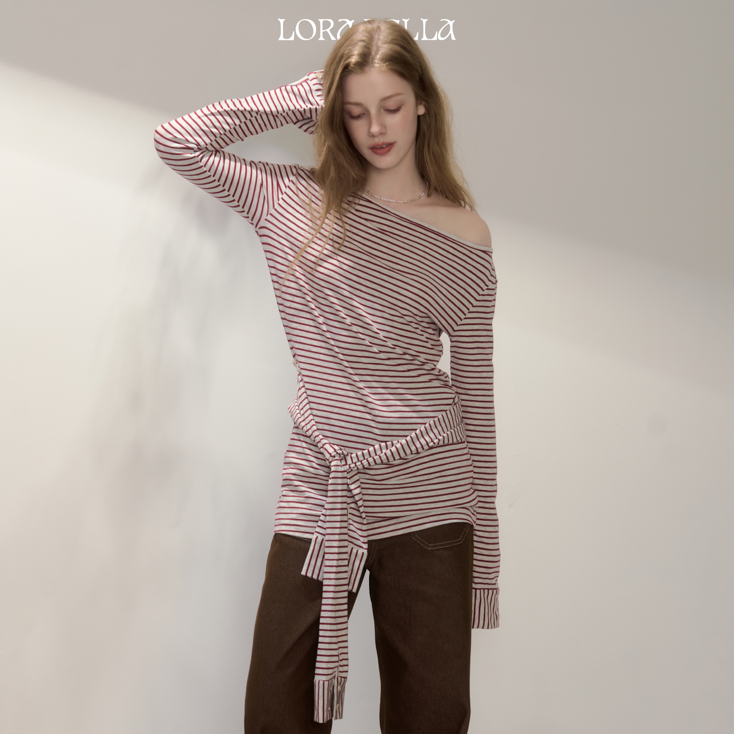 Lora Bella/“梧桐诗的结尾”莱赛尔条纹绑带斜肩休闲上衣
