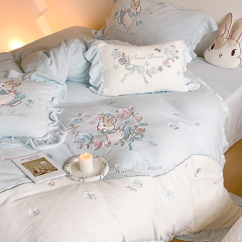 冬季卡通风加厚牛奶绒四件套可爱兔子刺绣保暖1.S2m被套床品粉蓝