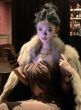 金色夸张大气金叶子项链配饰女轻奢复古小众设计高级感锁骨链颈链