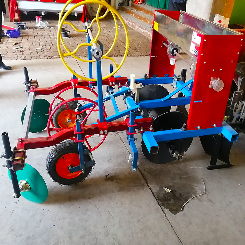 四轮拖拉机带全自动地瓜起垄覆膜施肥滴灌一体机 农用红薯覆膜机