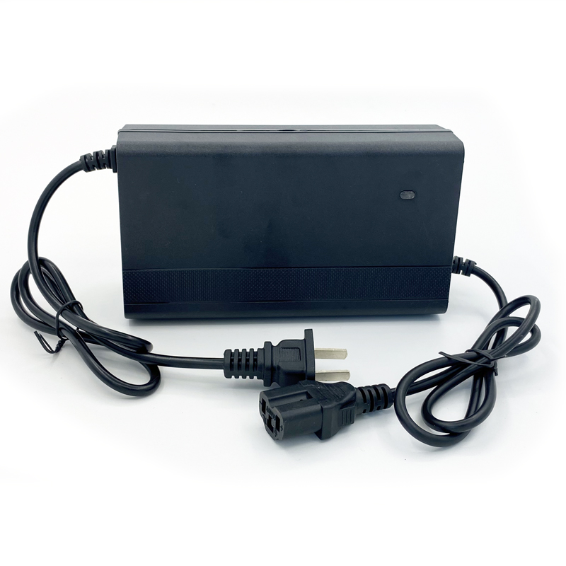 12V20AH电瓶充电器电动碰碰车12伏20安铅酸蓄电池充电机Z24v喷雾