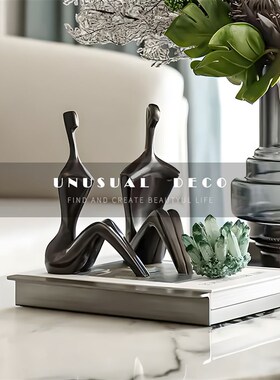 现代欧式轻奢金属金色坐姿人物摆件E客厅书房卧室样板房售楼处饰