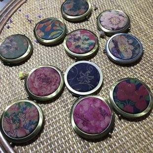 手作真丝香云纱复古风布艺工拉丝光面铜镜随身化妆镜折叠双面镜子