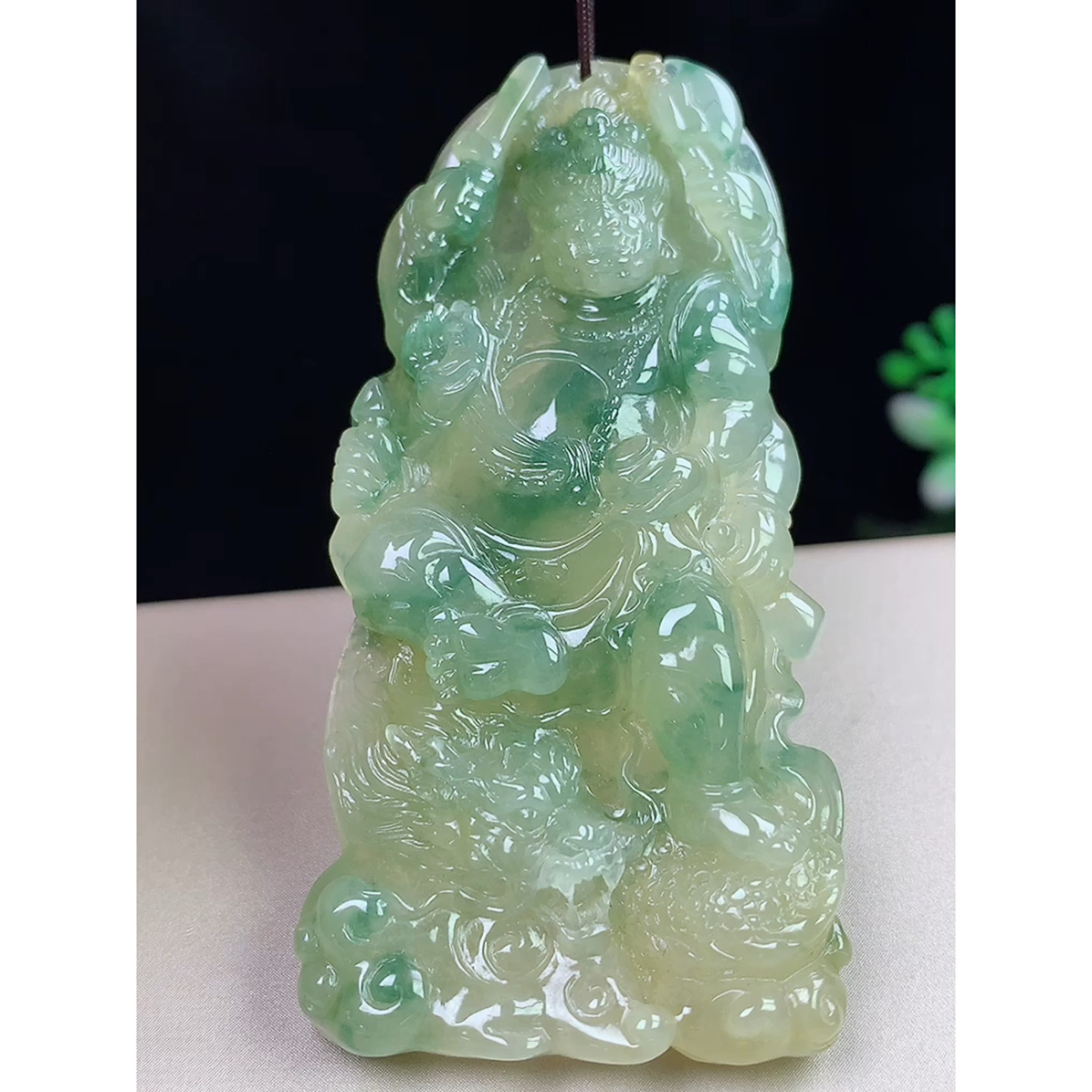 缅甸天然A货玉石翡翠 老坑冰种手工精雕黄翡飘花不动明王吊坠
