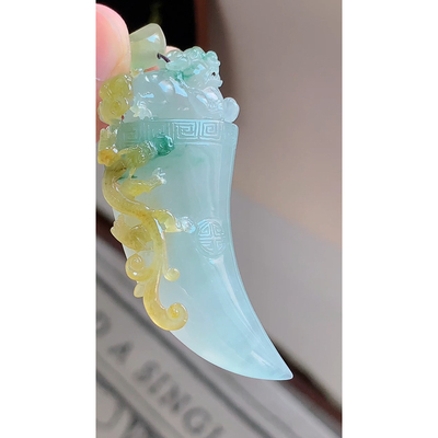 缅甸天然A货玉石翡翠 老坑冰种 手工精雕 黄翡飘花貔貅龙牙吊坠