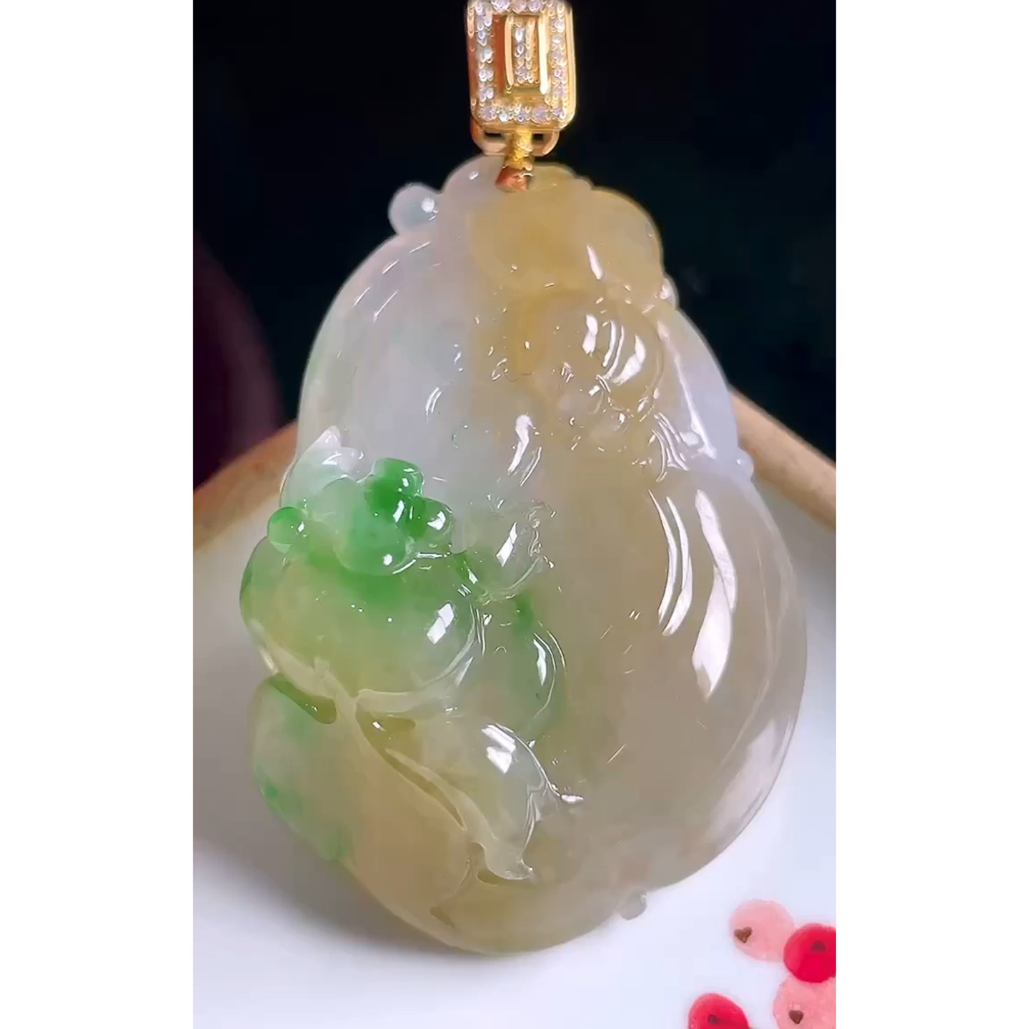缅甸天然A货玉石翡翠 老坑冰种手工精雕18k金扣黄加绿如意吊坠