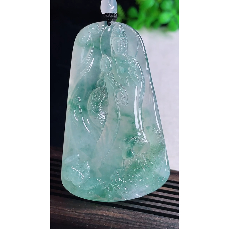 缅甸天然A货玉石翡翠 老坑冰种 手工精雕 冰晴飘绿花观音吊坠