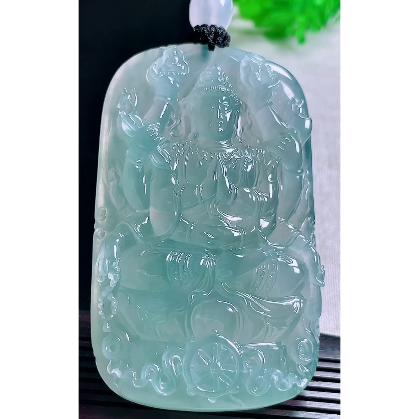 缅甸天然A货玉石翡翠 老坑冰种手工精雕千手观音吊坠