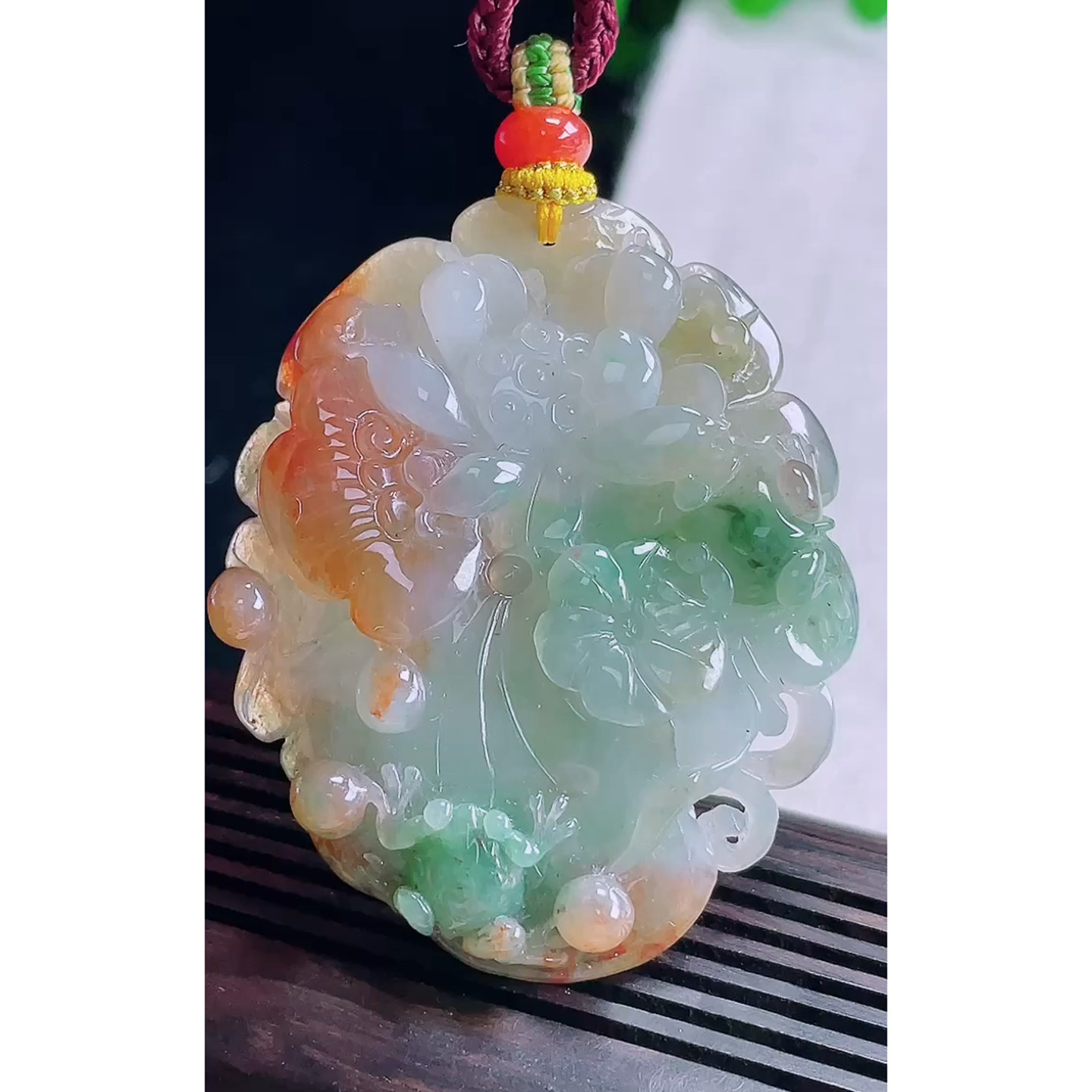 缅甸天然A货玉石翡翠 老坑冰种手工精雕黄加绿荷叶鱼吊坠