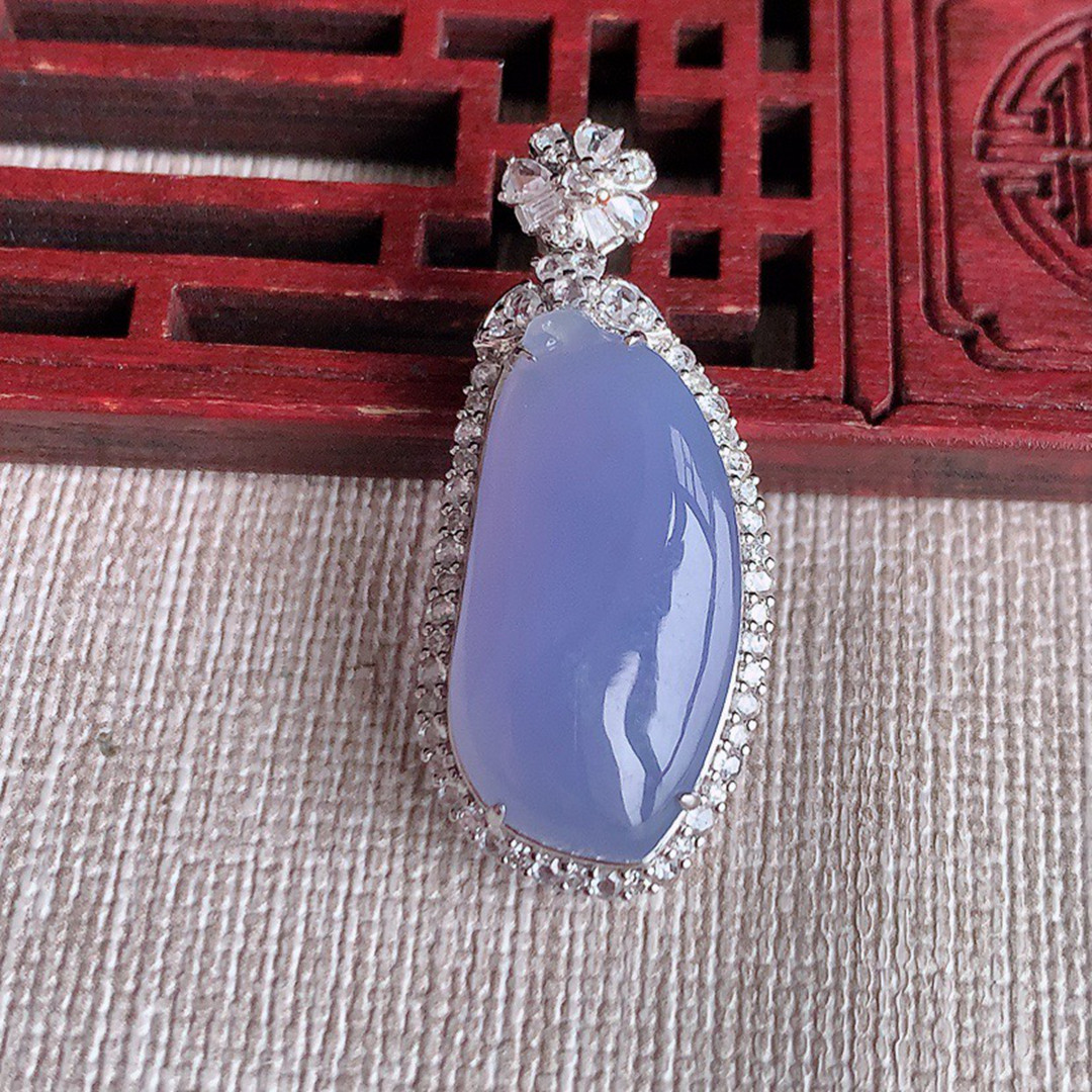 缅甸天然A货玉石翡翠 老坑冰种 手工精雕18K金伴钻紫罗兰福瓜吊坠