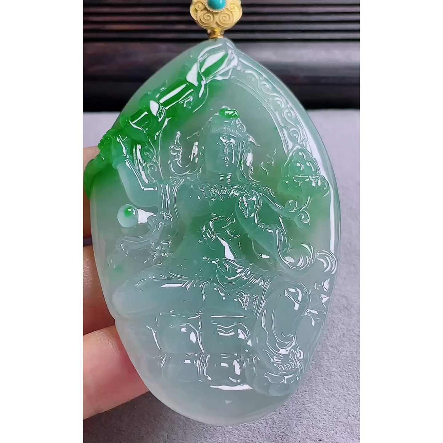 缅甸天然A货玉石翡翠老坑冰种手工精雕18k金扣飘绿虚空藏菩萨吊坠