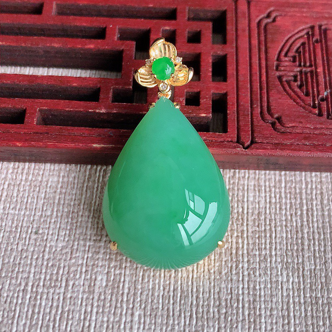 缅甸天然A货玉石翡翠 老坑冰种 手工精雕 18K金镶嵌满绿水滴吊坠