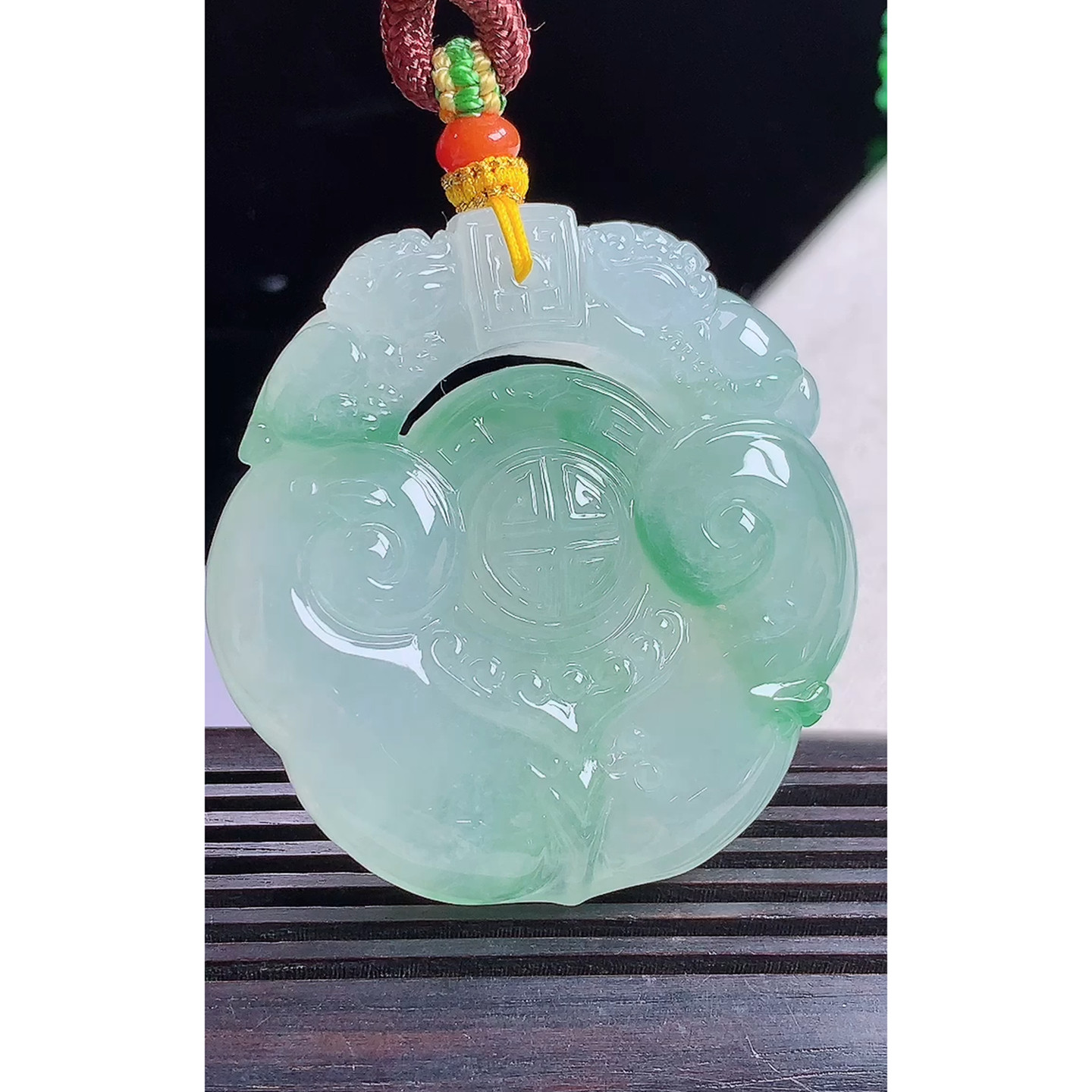 缅甸天然A货玉石翡翠 老坑冰种手工精雕吊坠