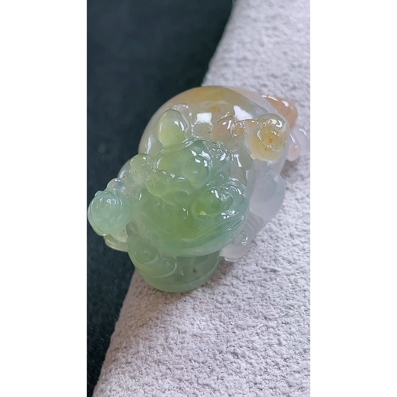 缅甸天然A货玉石翡翠 老坑冰种 手工精雕 黄加绿三脚金蟾吊坠