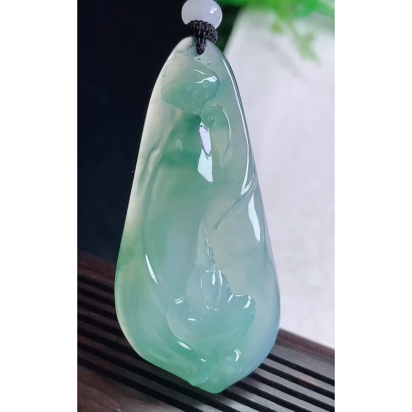 缅甸天然A货玉石翡翠 老坑冰种手工精雕飘花悟道吊坠