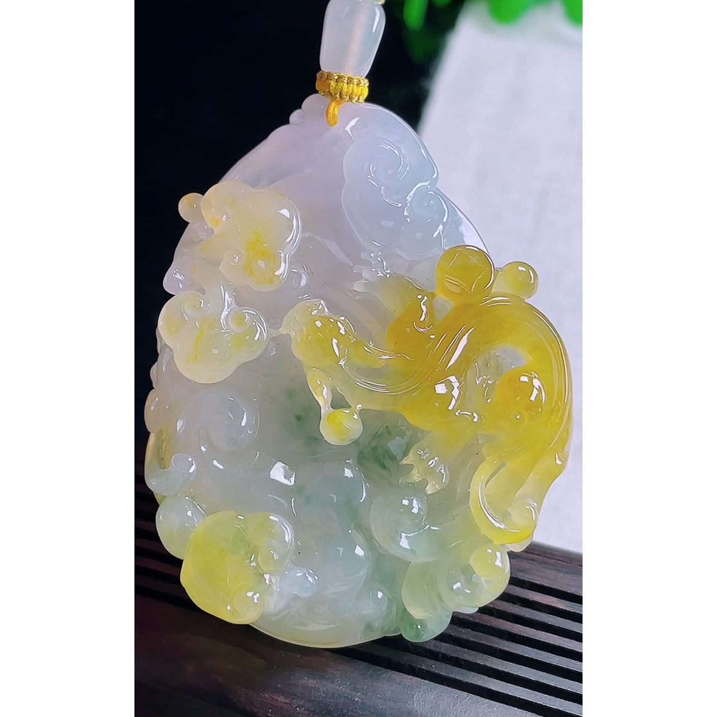 缅甸天然A货玉石翡翠 老坑冰种手工精雕黄翡大如意吊坠