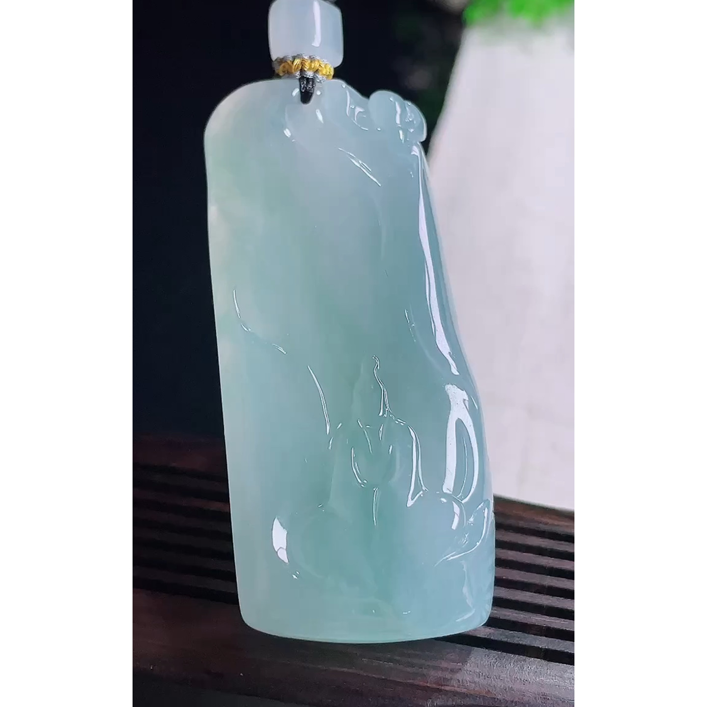 缅甸天然A货玉石翡翠 老坑冰种手工精雕天空蓝悟道吊坠