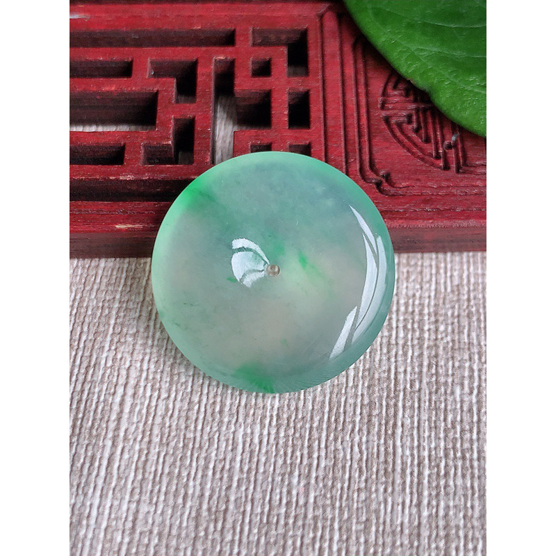 缅甸天然A货玉石翡翠 老坑冰种 手工精雕 飘绿平安扣吊坠