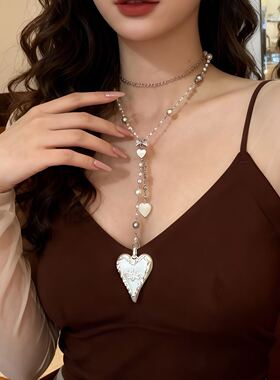 银色爱心浮雕珍珠项链女款小众设计高级感长款锁骨链轻奢气质配饰