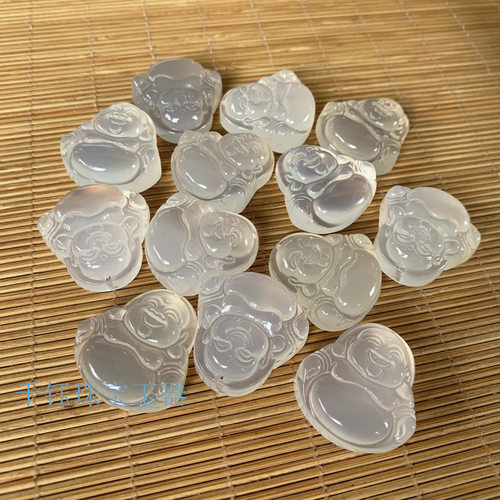 马料白玉髓佛公吊坠批发 女款小号镶嵌高冰白玛瑙弥勒佛笑佛挂件