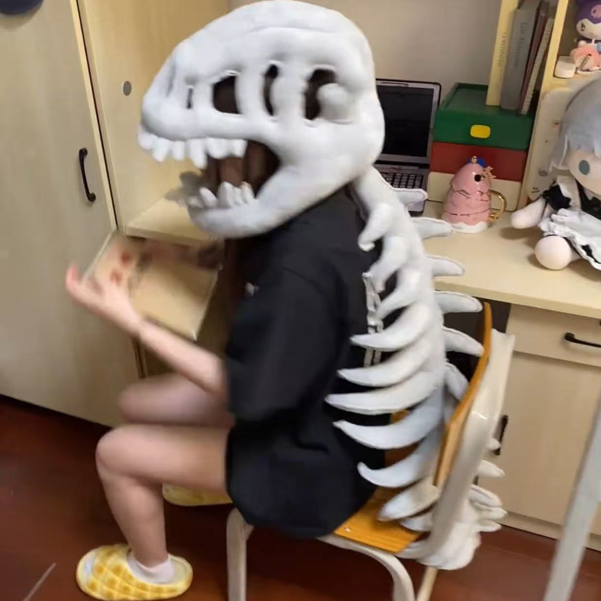 鹿晗同款恐龙骨架头套搞怪装扮毛绒玩具cosplay恐龙园外骨骼帽子
