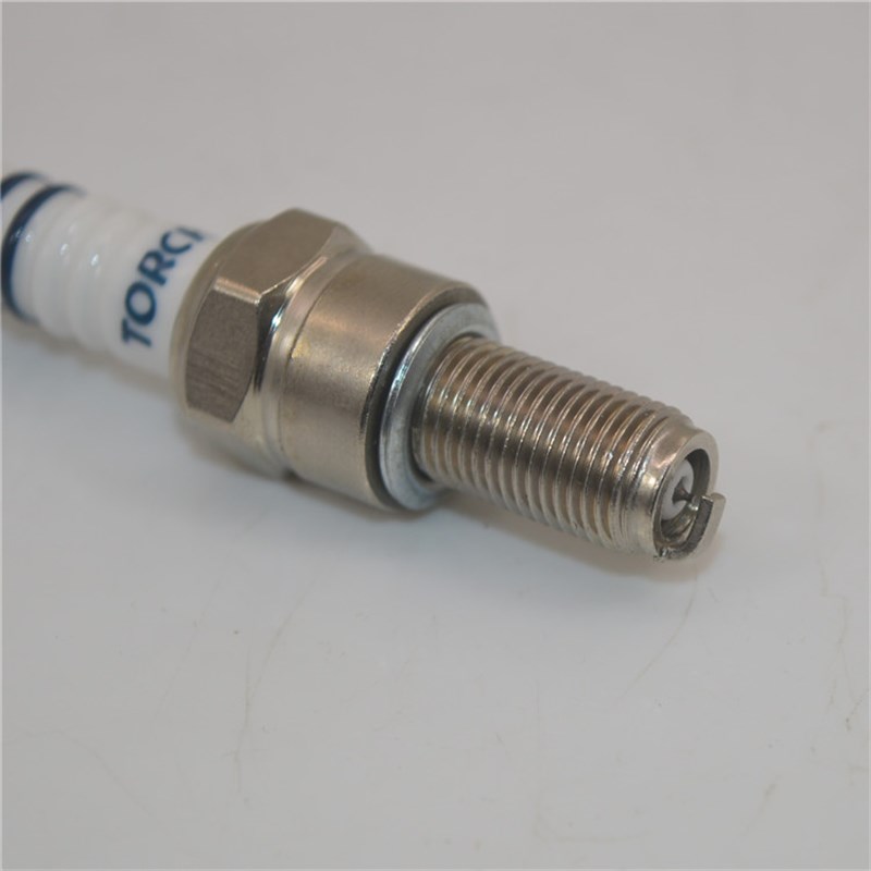 适用铃木锐爽E125  E150钻豹J125K火花塞铱金火咀火嘴