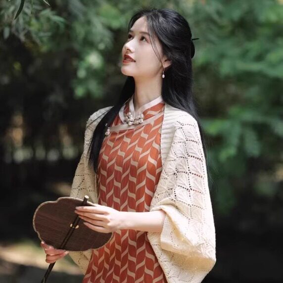 旗袍绝美披肩小步格调秋冬勾花镂空文艺慵懒风针织开衫配旗袍外搭