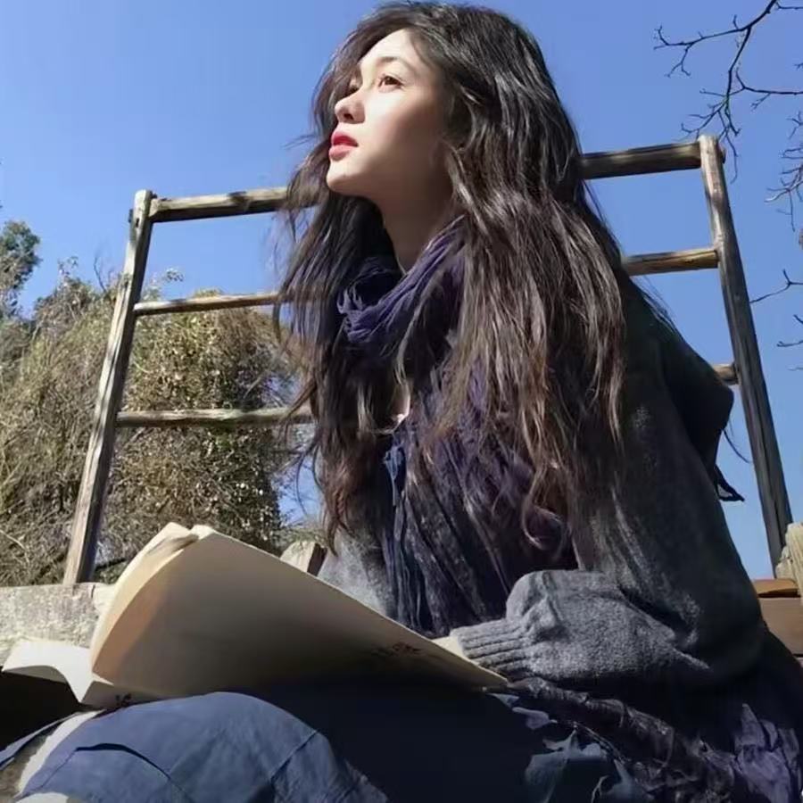 围巾女款2025新款复古文艺藏蓝色碎花褶皱棉麻长款丝巾披肩氛围感