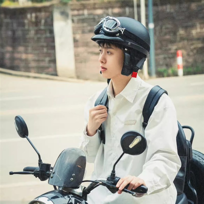 哈雷电动车头盔夏季男生r3ce认证电瓶车四季通用款电瓶车安全帽