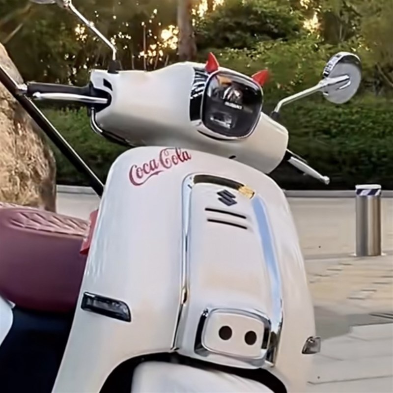 适用济南铃木US125加改装恶魔x小怪兽车灯装饰贴UY125摩托车贴配