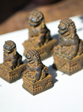 迷你国风铁锈石狮子创意办公桌面小摆件装饰造景摆设树脂茶宠一对