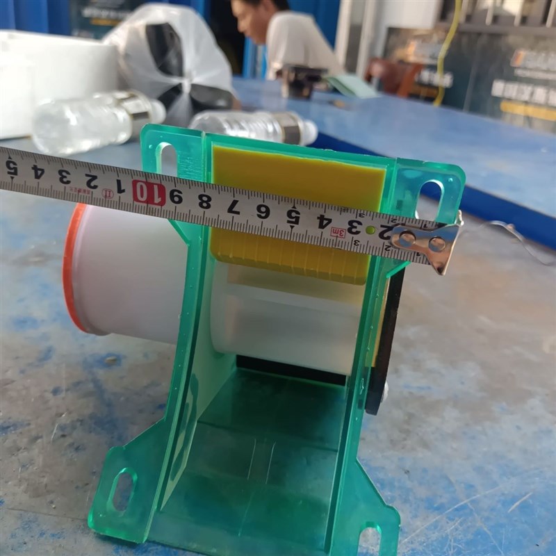 弧形方孔玉米播种施U肥器带挡板