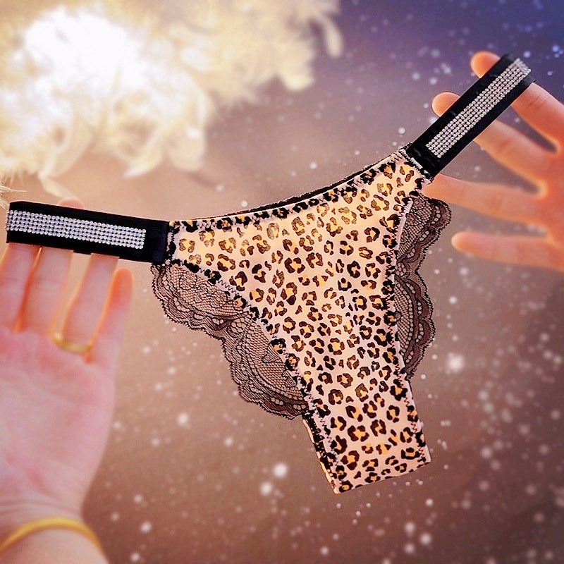 2025新款法式轻奢时尚钻饰性感女士内裤蕾丝网纱中低腰三角裤无痕